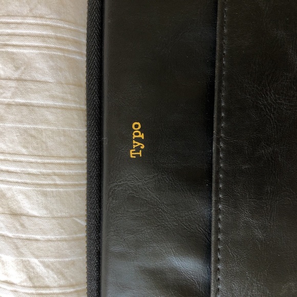 TYPO LAPTOP AND TABLET CASE - Picture 4 of 4